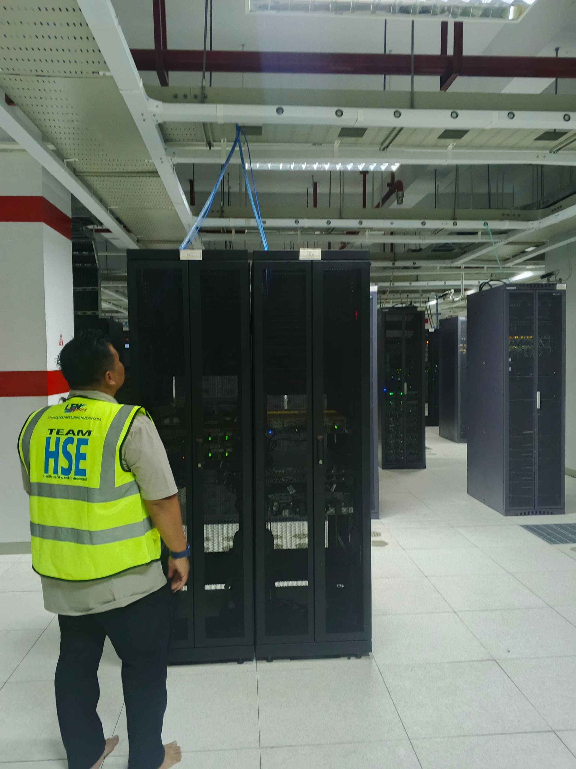 Moving equipments 5 Data Center